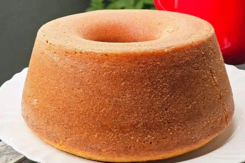 Bolo de fubá com creme de leite bem saboroso, muito fácil e 