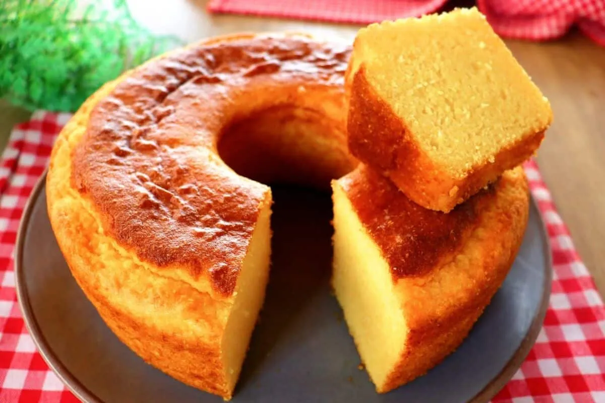 Bolo de fubá cozido, uma receita de vó para você assar de fo