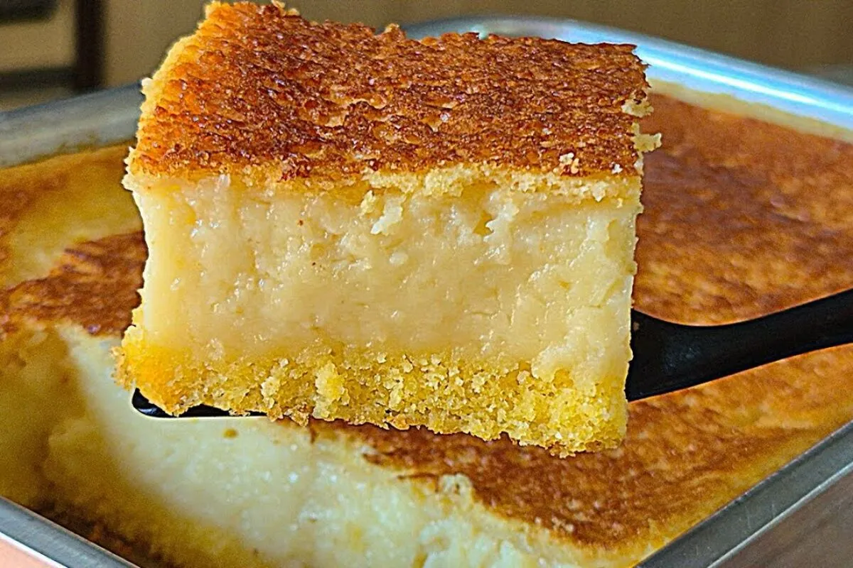 Bolo de fubá cremoso com um segredo para ficar com uma consi