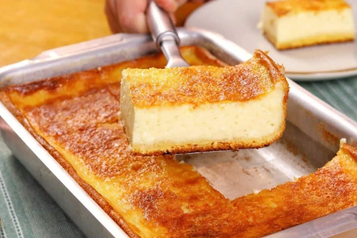 Bolo de fubá cremoso, tão cremoso que parece pudim e não pre