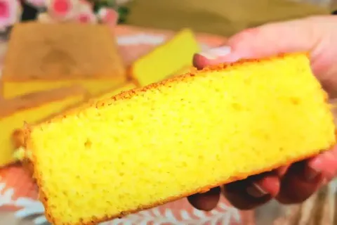 Bolo de fubá sem trigo e sem lactose, tão leve quanto uma nu