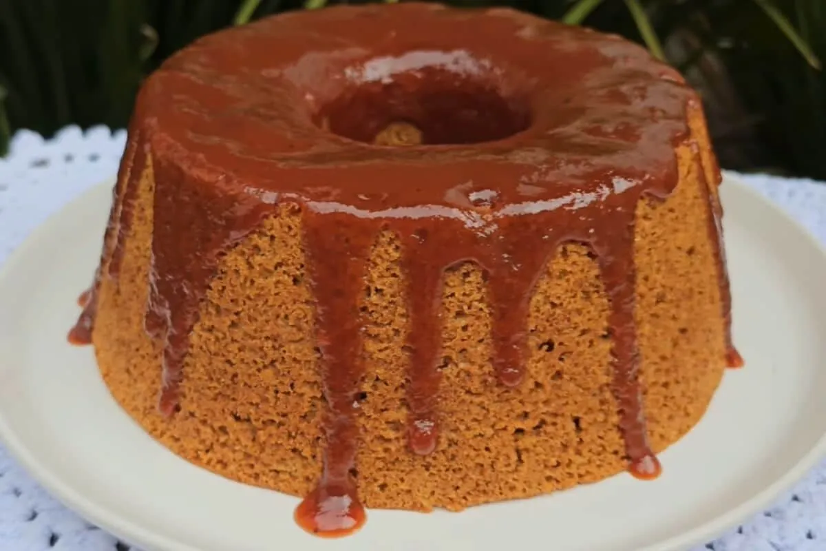 Bolo de goiabada simples, sem glúten e sem lactose que fica