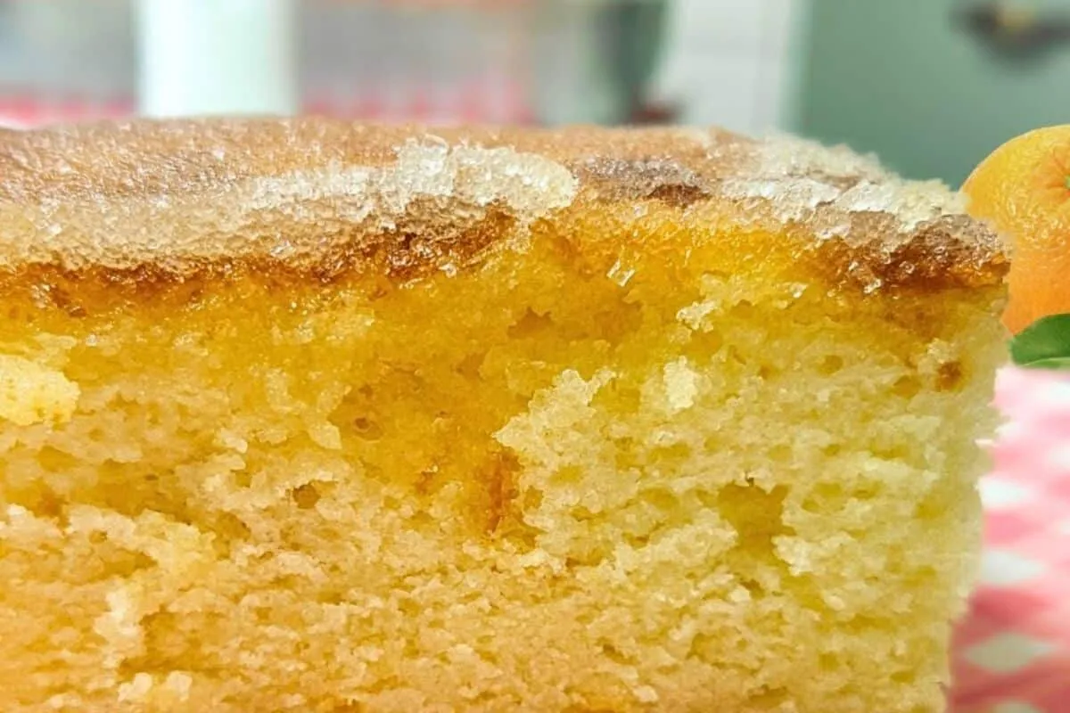 Bolo de laranja com calda e casquinha doce super fofinho e p