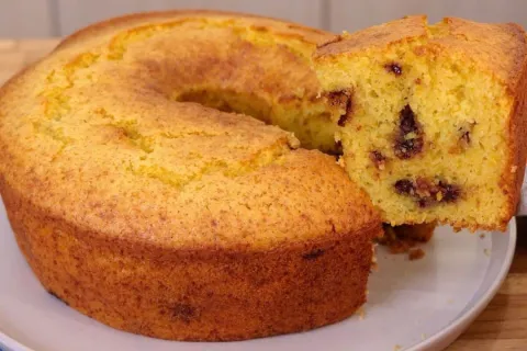 Bolo de laranja com chocolate: o melhor, super úmido e fofin