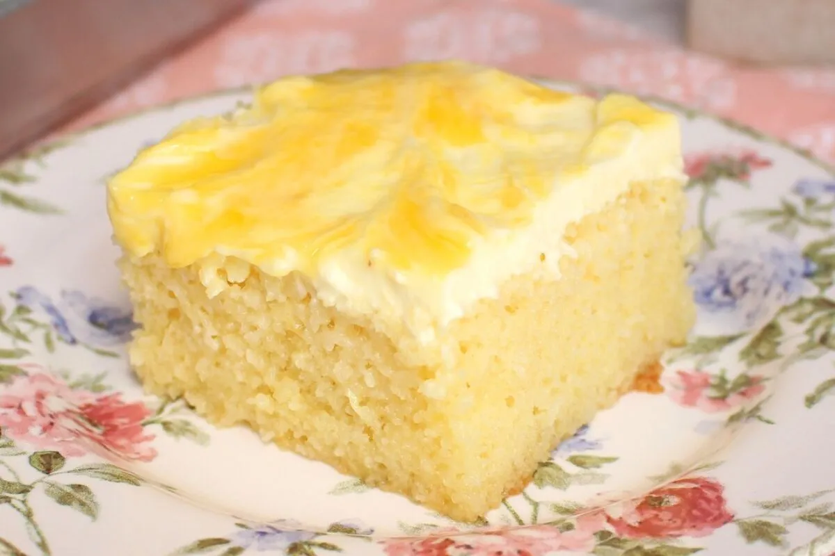 Bolo de laranja com cobertura super fofinho, molhadinho e pe