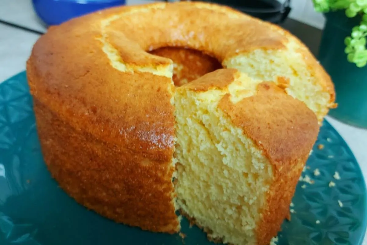 Bolo de laranja com creme de leite: fica incrível e não dá t