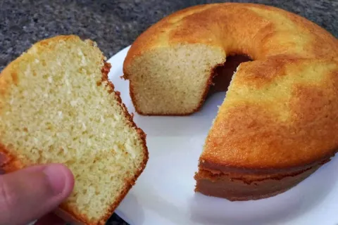 Bolo de laranja fofinho e simples de fazer, uma receita clás
