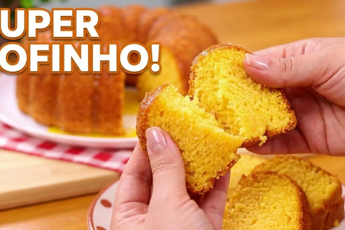 Bolo de laranja fofinho feito com a fruta inteira usando um