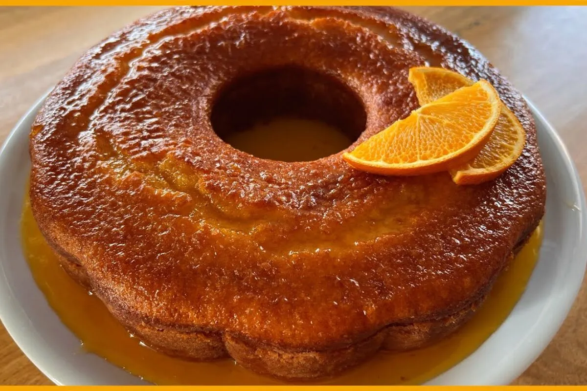 Bolo de laranja fofinho típico de vó, que derrete na boca e