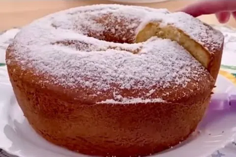 Bolo de laranja grande, fofinho e delicioso, feito com aquel