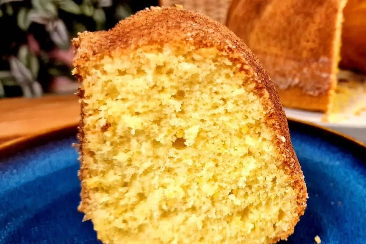 Bolo de laranja no liquidificador fofinho e aromático, fácil