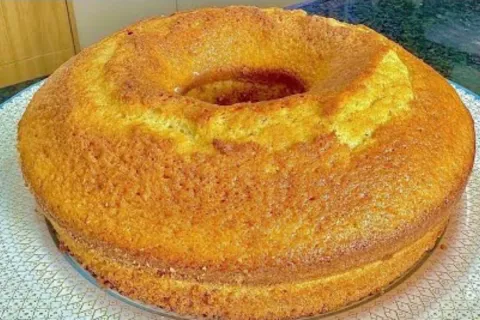 Bolo de laranja pronto em poucos minutos: receita prática pa