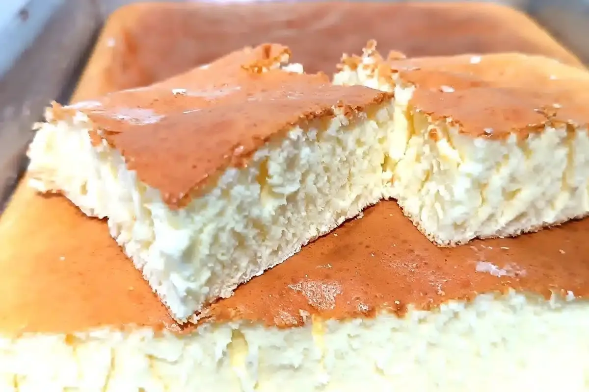 Bolo de leite condensado com 3 ingredientes e um deles não é