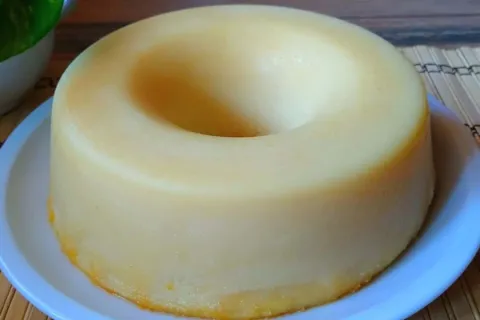 Bolo de leite cremoso de liquidificador fácil e irresistível