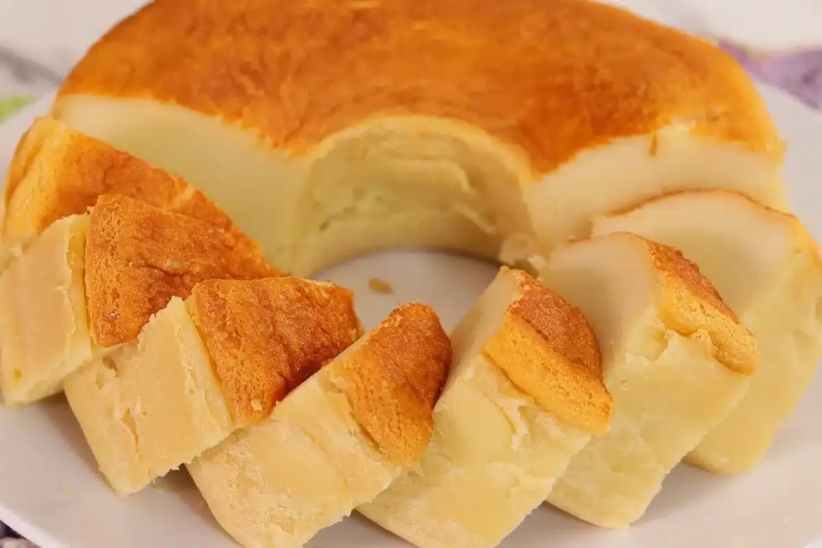 Bolo de leite cremoso feito no liquificador: tão cremoso que