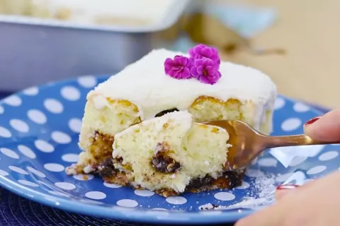 Bolo de leite Ninho trufado: muito fofinho, recheado e com m