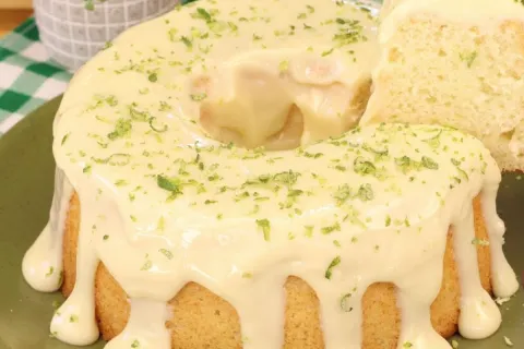 Bolo de limão com cobertura: a receita super fofa, fácil e c