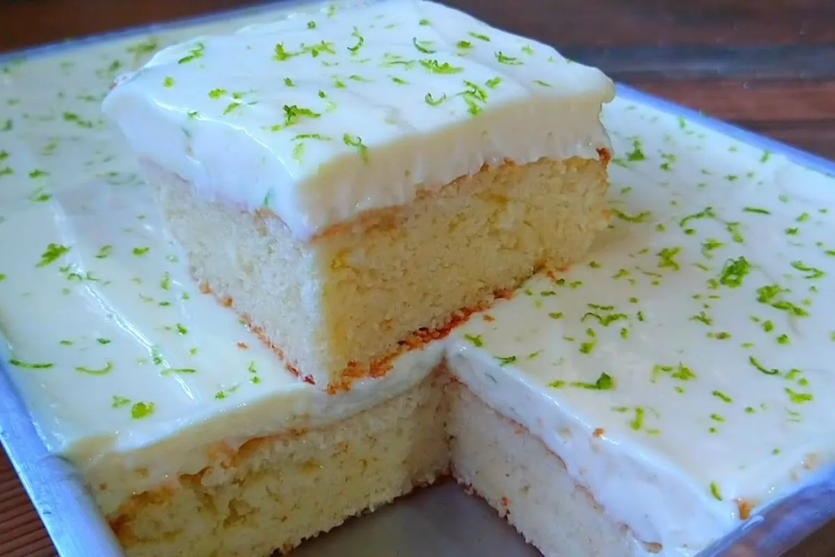 Bolo de limão tipo mousse feito no liquidificador de forma f