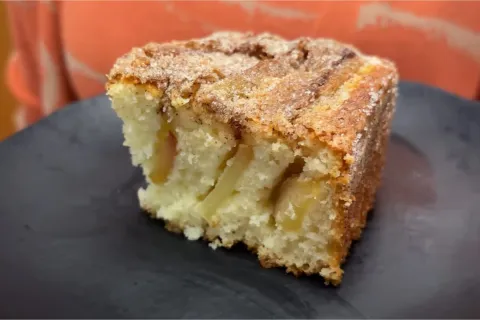 Bolo de maçã com iogurte: macio, úmido e com aquele toque de