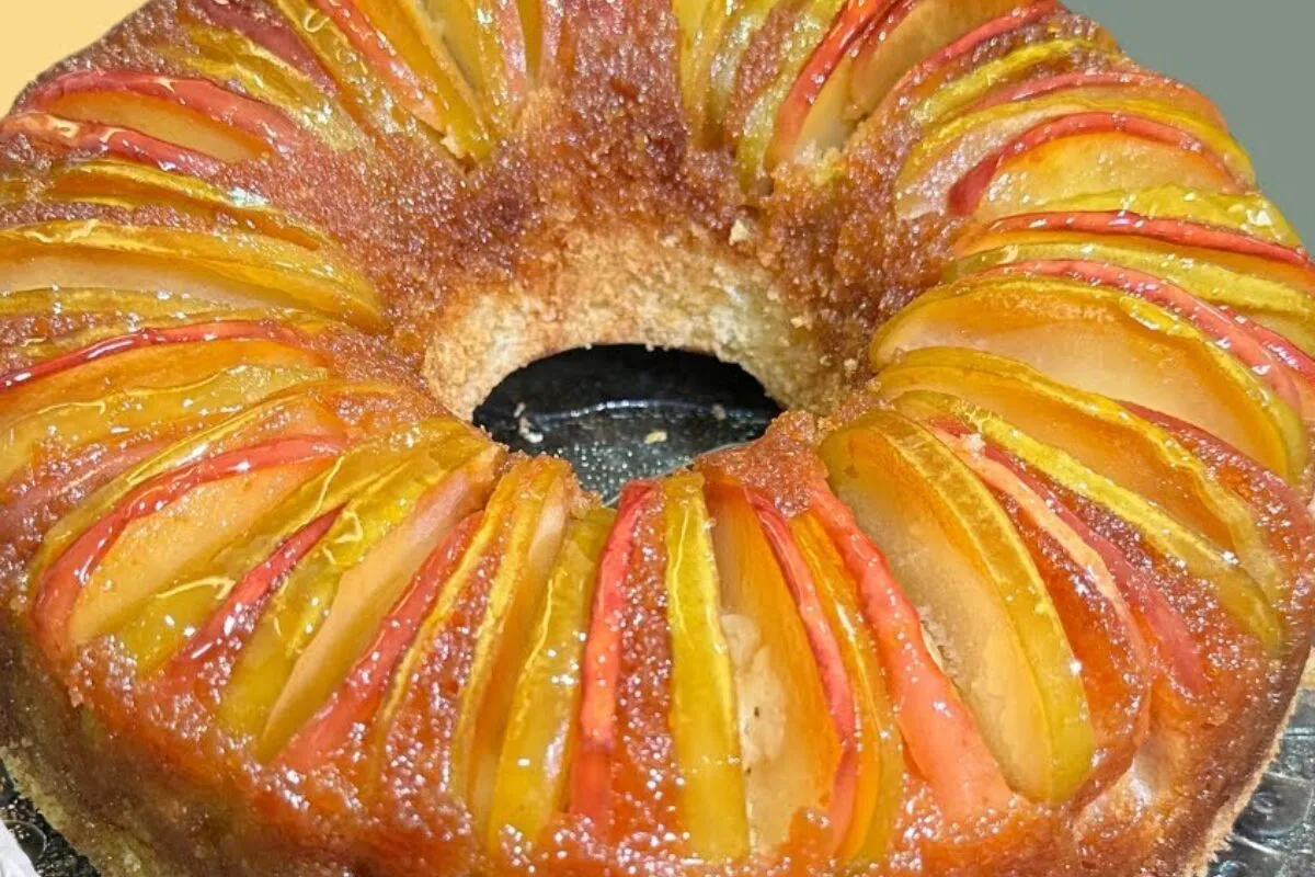 Bolo de maçã fofinho e perfumado, uma receita clássica e sim