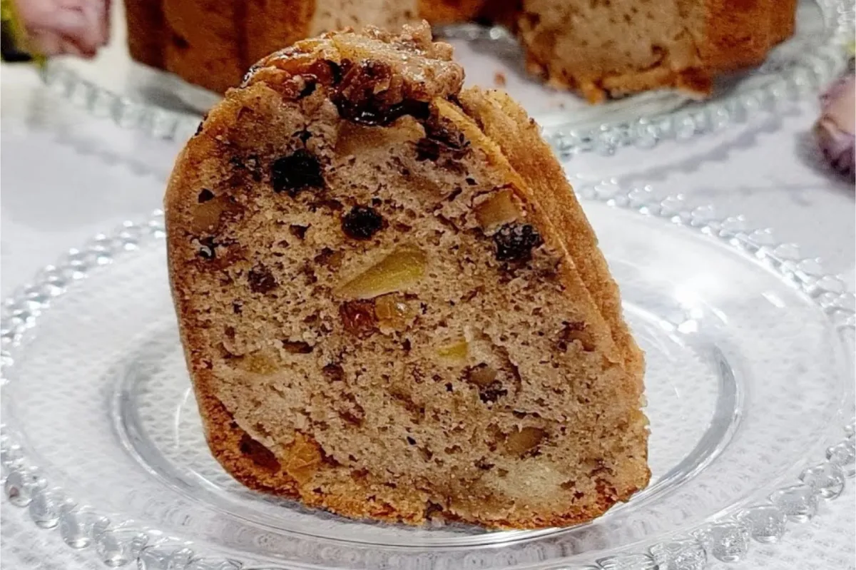 Bolo de maçã rápido de fazer e fica delicioso para o café da