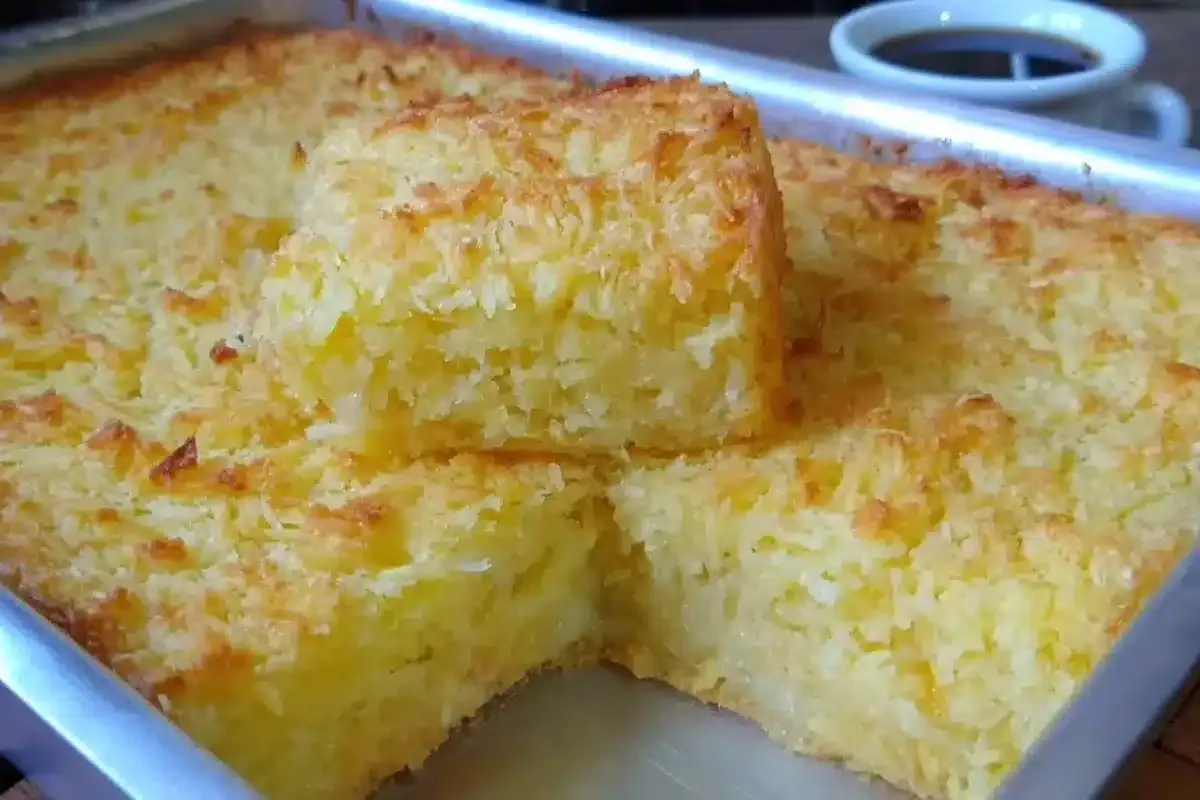 Bolo de mandioca com coco sem farinha de trigo, cremoso e ir