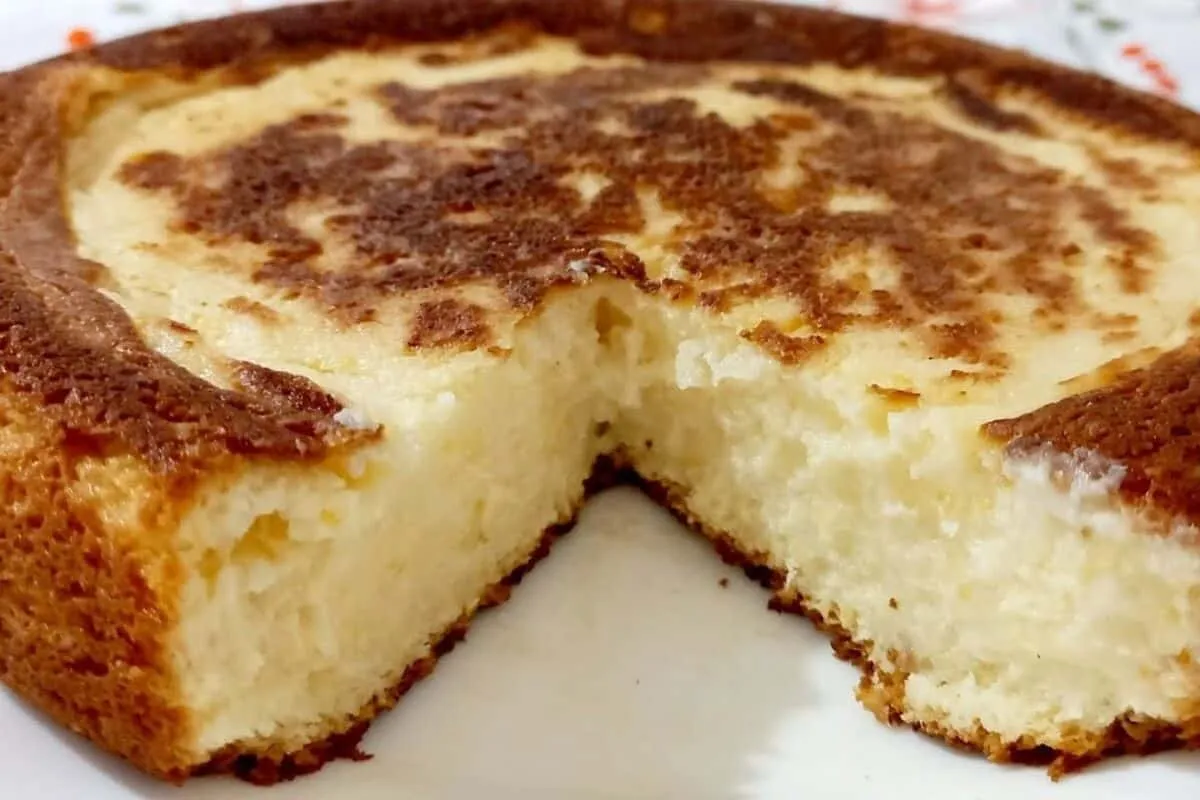 Bolo de mandioca na panela: muito fofinho e molhadinho para