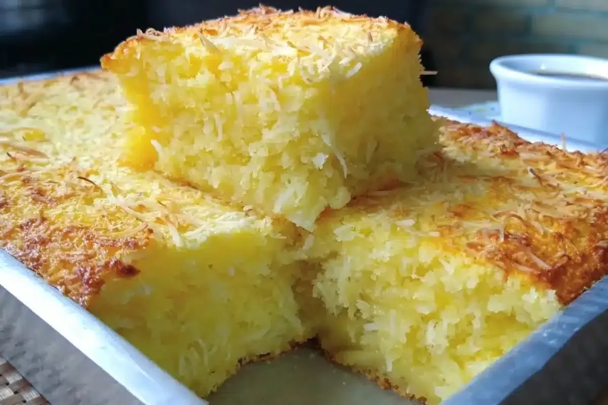 Bolo de mandioca sem farinha de trigo com bastante coco para