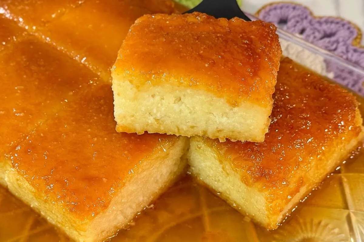 Bolo de mandioca tão cremoso que parece um pudim: impossível