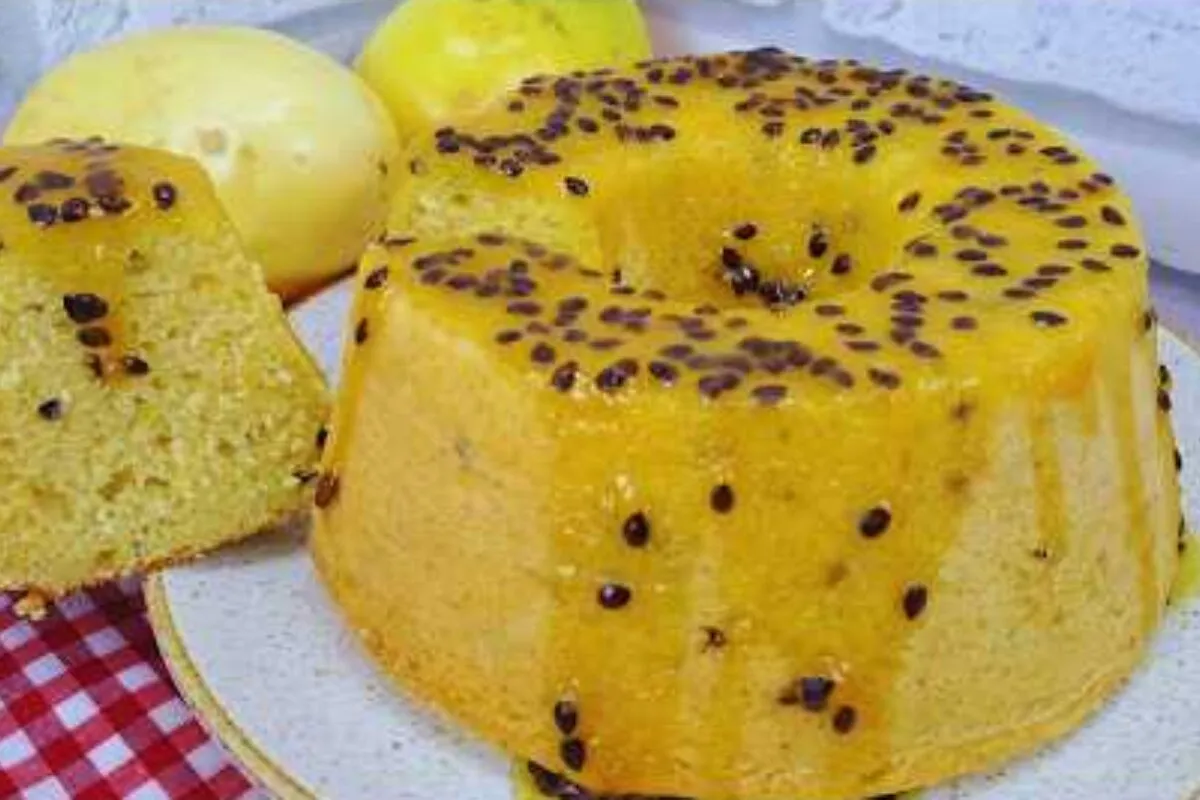 Bolo de maracujá fofinho e delicioso, perfeito para servir n