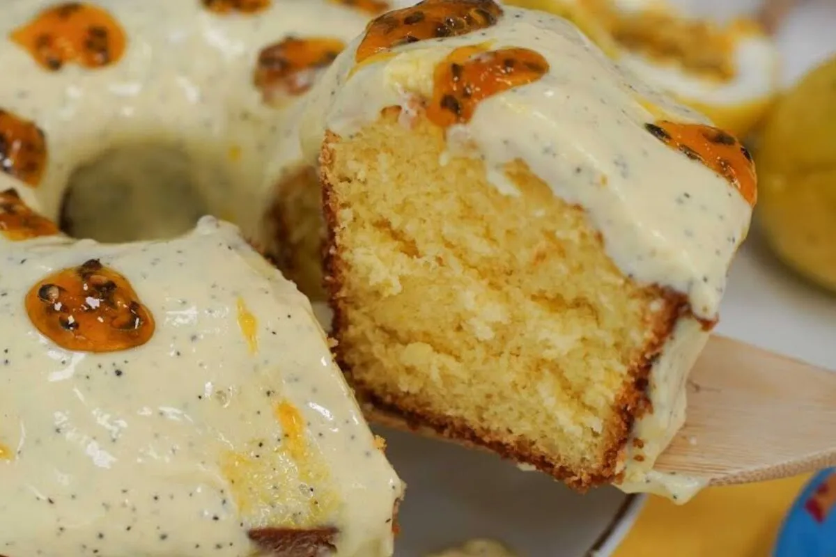 Bolo de maracujá fofinho e fácil de fazer: receita simples p