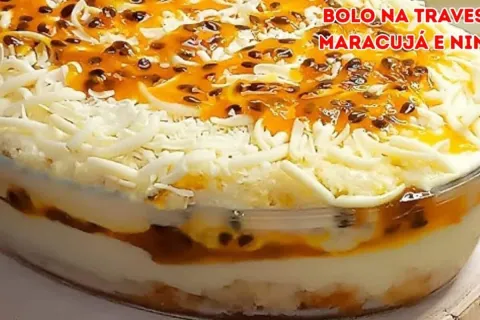 Bolo de maracujá na travessa com leite ninho: uma sobremesa 