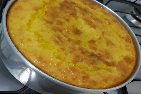 Bolo de milho cremoso fácil e rápido: uma delícia para servi