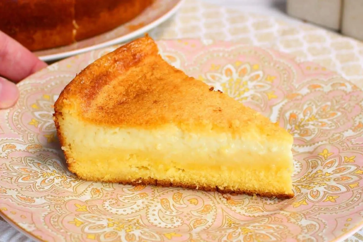 Bolo de milho cremoso feito no liquidificador com um sabor i