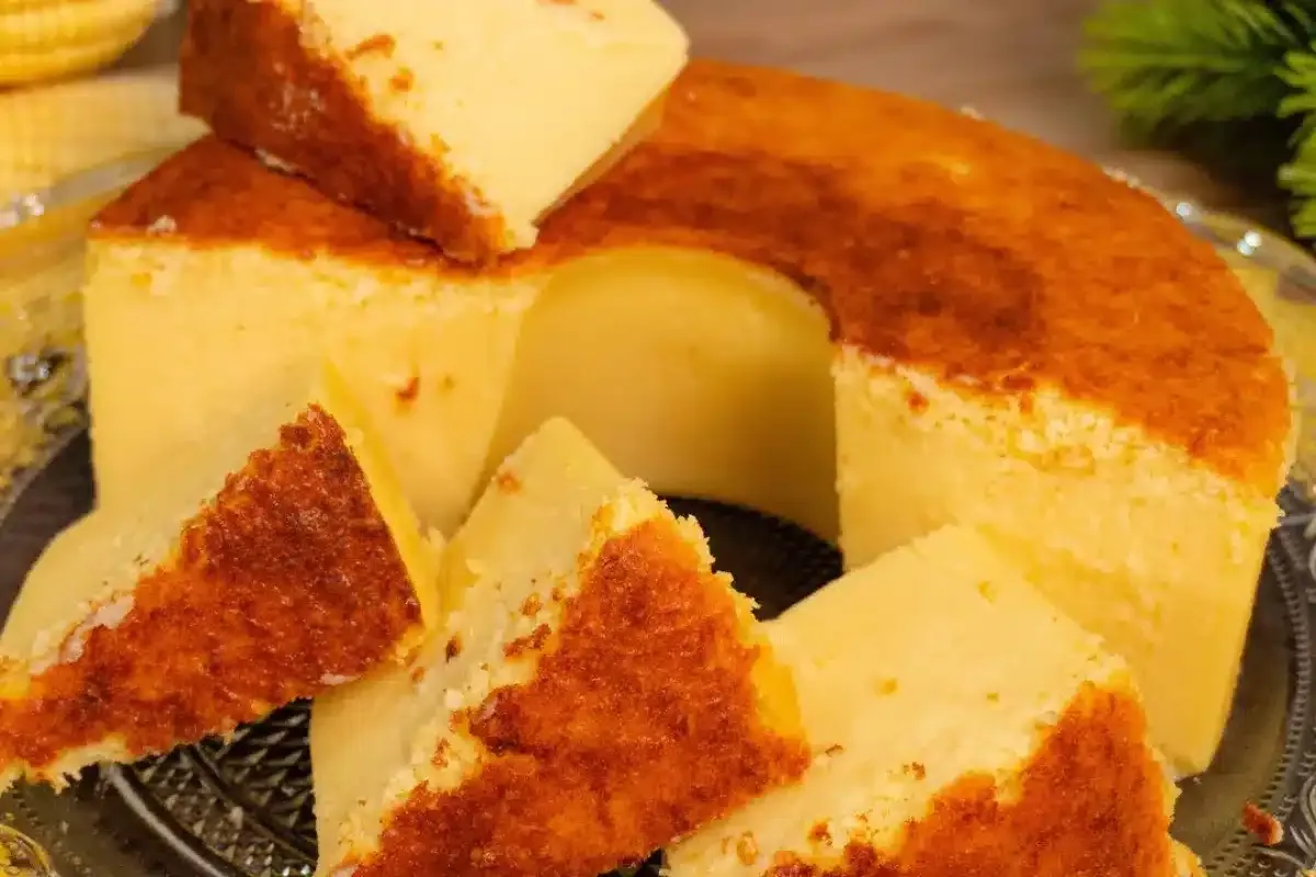 Bolo de milho cremoso feito no liquidificador parecendo pudi