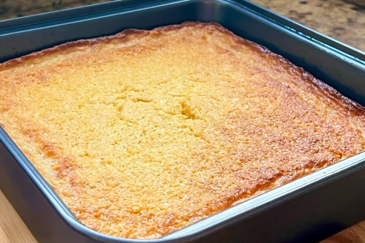 Bolo de milho cremoso sem farinha feito com poucos ingredien
