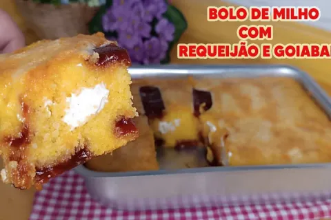 Bolo de milho de latinha com goiabada e requeijão, muito prá