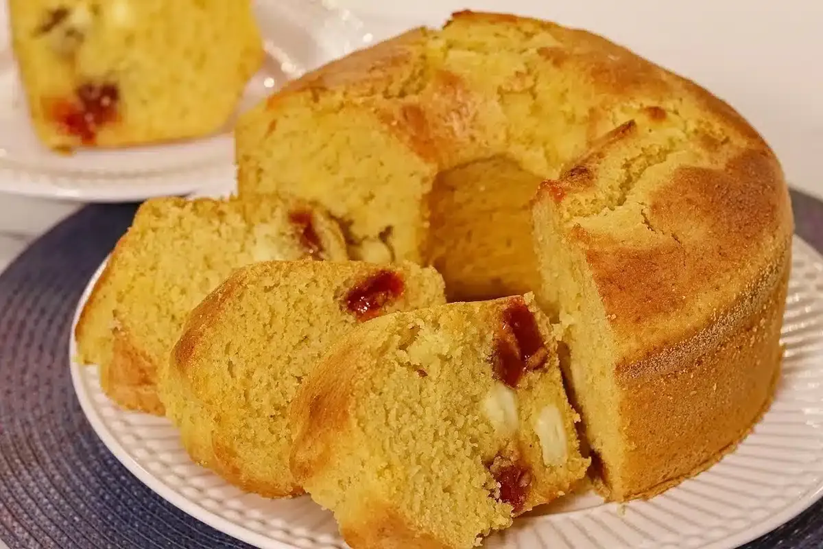 Bolo de milho de latinha com queijo e goiabada: fica delicio