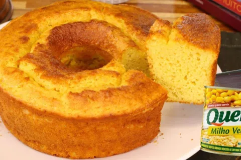 Bolo de milho de latinha super fofinho e fácil de fazer para