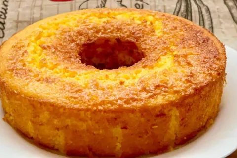 Bolo de milho sem farinha e sem lactose: grande, fofinho e c
