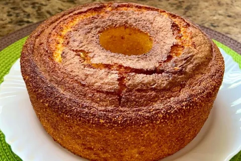 Bolo de milho sem trigo feito na airfryer, que é rápido, fof