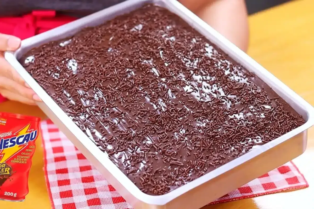 Bolo de Nescau fofinho e com aquele sabor forte de chocolate