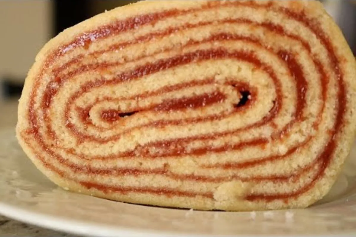Bolo de rolo caseiro: receita pernambucana que você vai ador