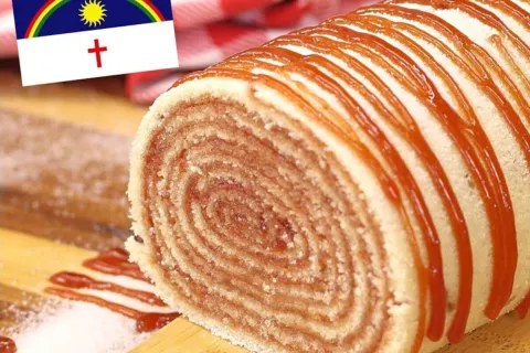 Bolo de rolo com goiabada: massa fininha e enrolada igual ao