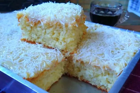 Bolo de tapioca com coco super fofinho, uma opção maravilhos