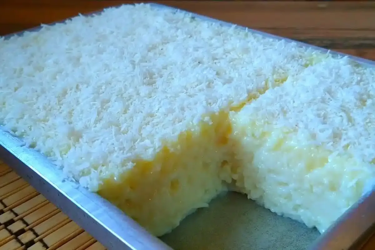 Bolo de tapioca daqueles bem molhadinhos e que desmancham na