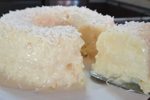 Bolo de tapioca fácil e delicioso para servir bem gelado na 