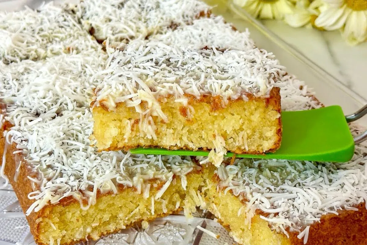 Bolo de tapioca molhadinho maravilhoso: tão fofinho que derr