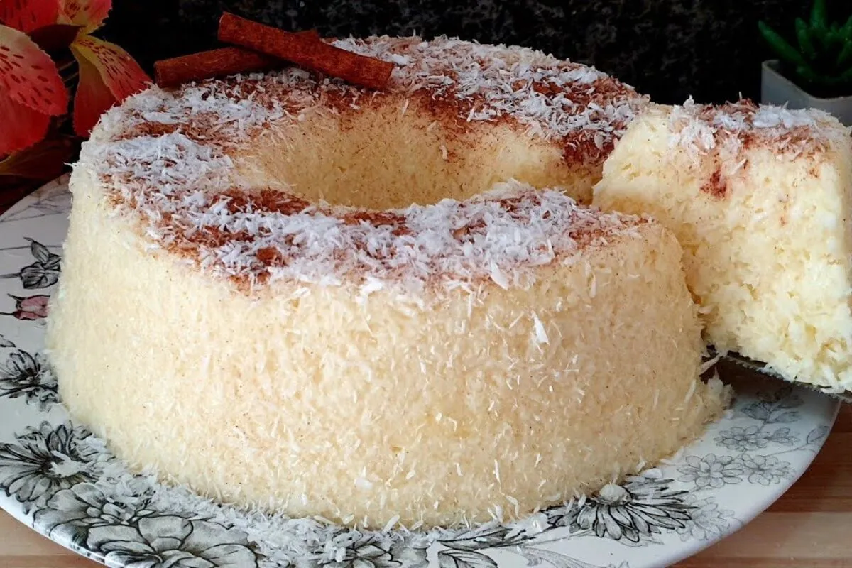 Bolo de tapioca sem forno fácil de preparar e tão delicioso