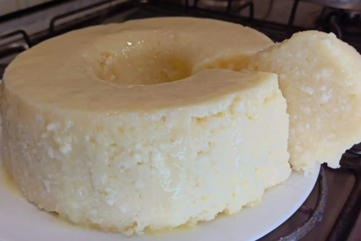 Bolo de tapioca sem ovo e que não vai ao forno: uma delícia